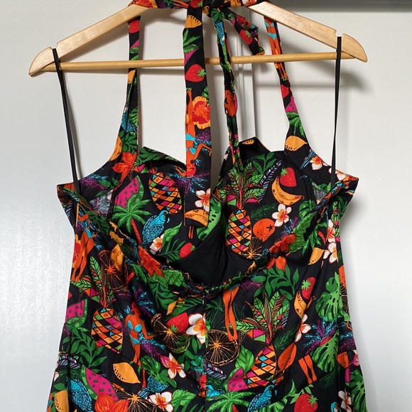 Lindy Bop halter dress with built in cups - Picture 3 of 6